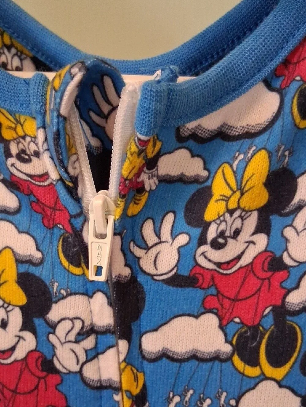 NWT Disney Macy's Mickey & Minnie Mouse Parade Balloon Knit One Piece Sleeper - Picture 3 of 5